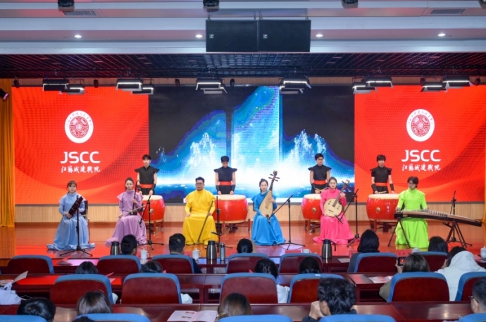 2025年江苏省高雅艺术进校园 “丝竹逸韵”民乐专场音乐会在我校顺利开展