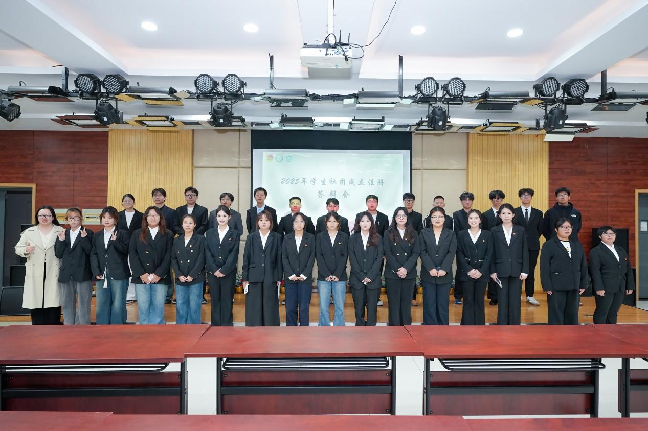 我校举办2025年学生社团成立注册答辩会
